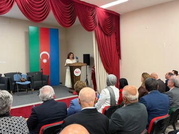 Sabir Rüstemhanlı'nın konuşmasından bir kare